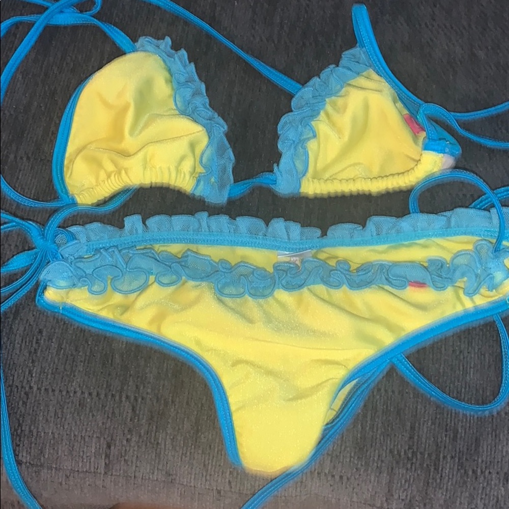 Bikini - Picture 2 of 4